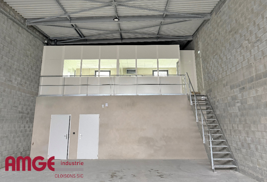 Cloisons de bureau sur plateforme
