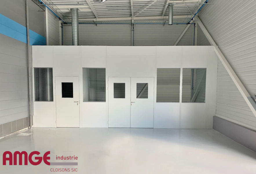 Cabine d’atelier : optimiser les locaux avec les cloisons amovibles Cabine d'atelier isolée