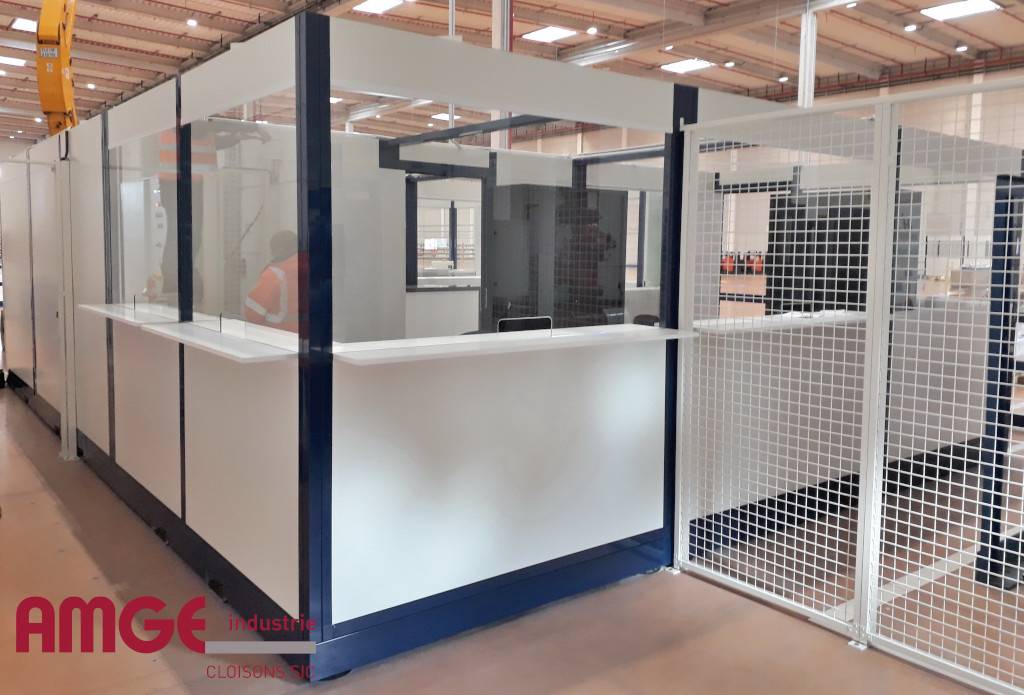 Bureaux avec guichet passe documents