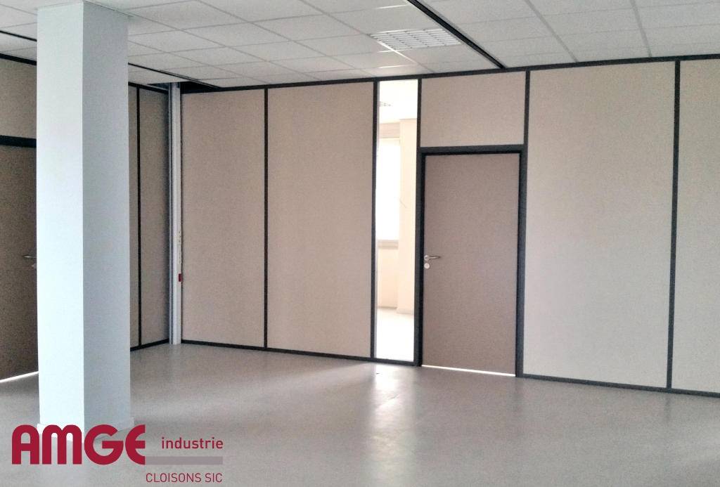 Cloison aluminium pour plateau de bureaux UNIVERSALIA