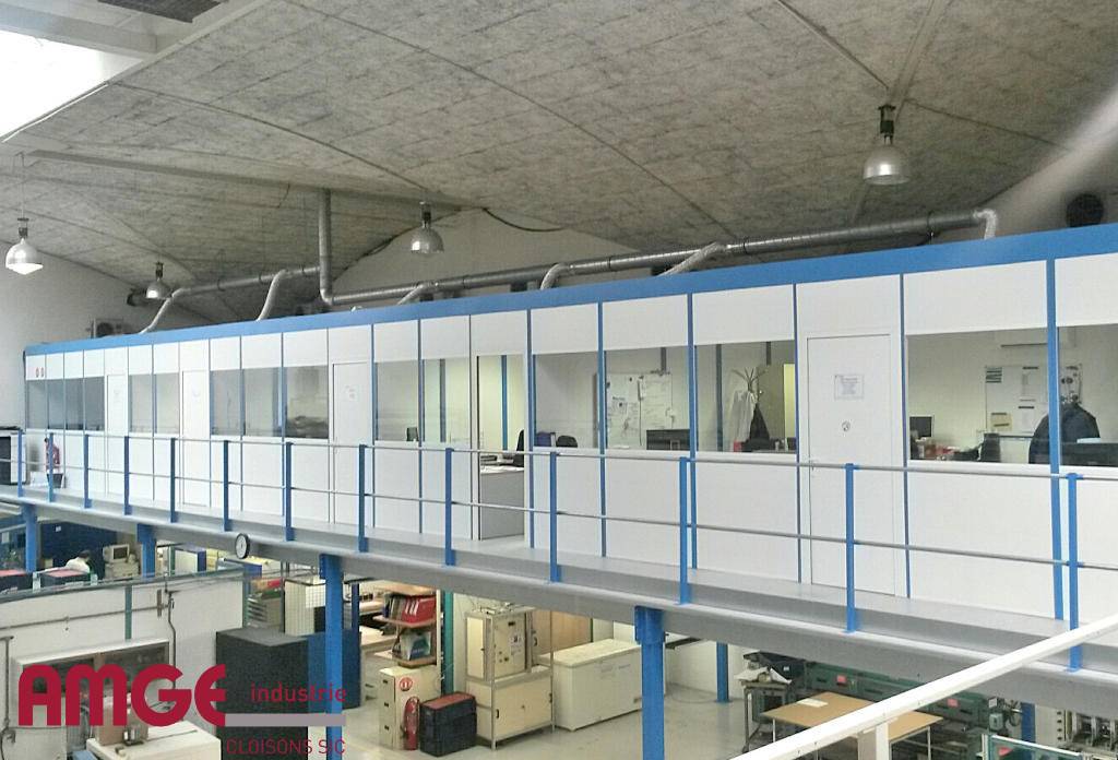 Bureaux modulaires sur mezzanine par AMGE industrie