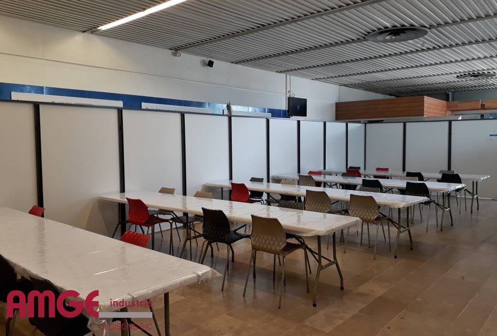 cloison autoportante pour délimiter les espaces dans les bâtiments
