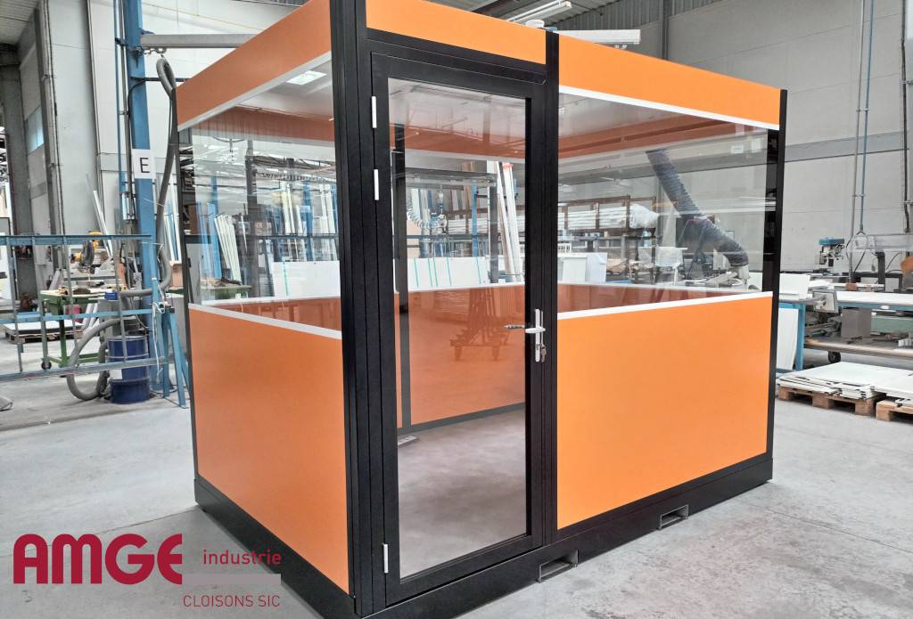 Cabine palettisable isolée en couleur