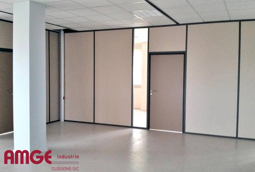 Cloison aluminium pour plateau de bureaux UNIVERSALIA