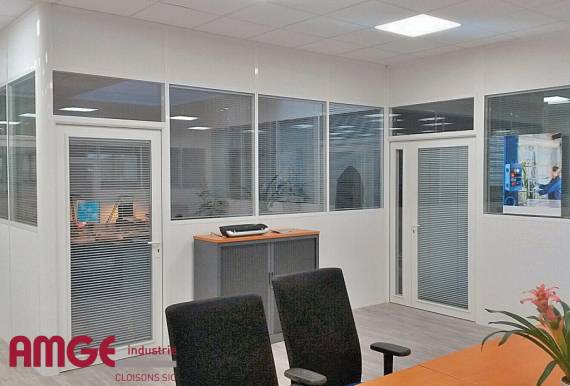 cloison de bureau avec isolations acoustique par AMGE industrie